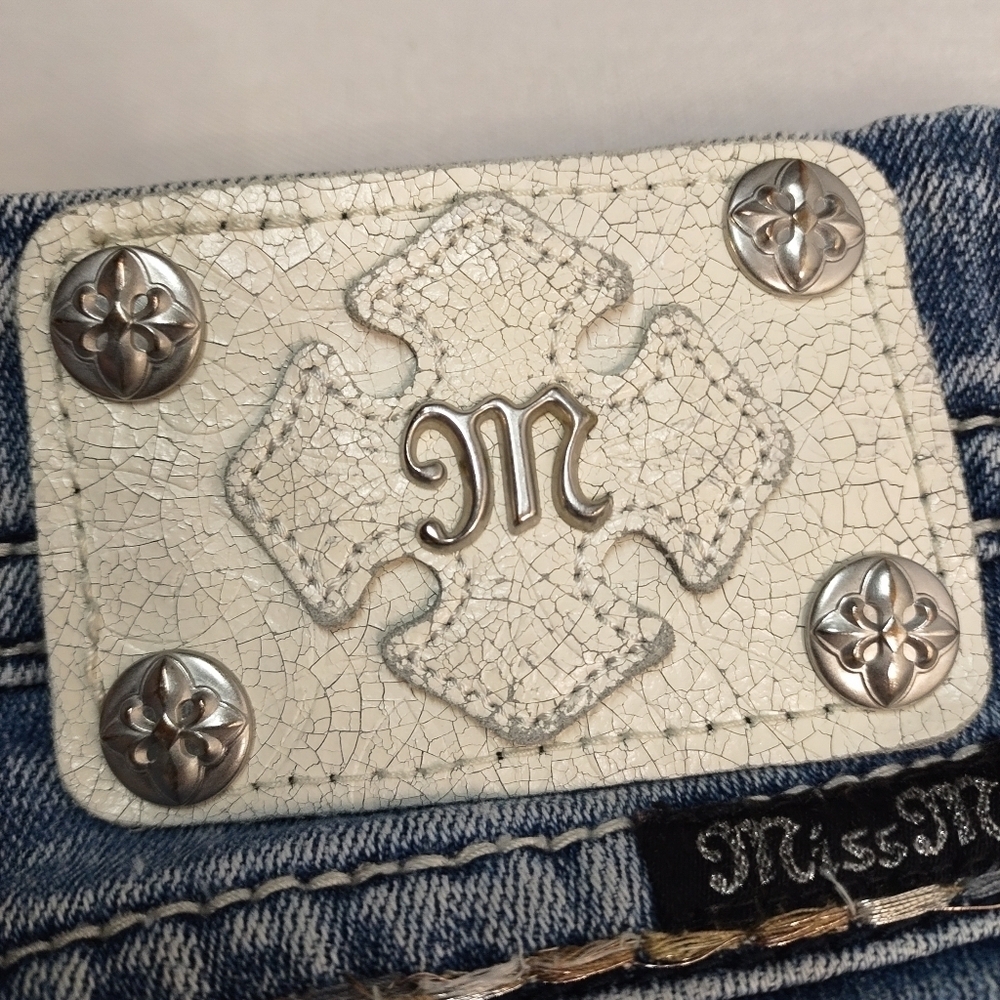 Miss Me Signature Women's Blue Crop Distressed Rhinestones Jeans Size 29 - Picture 11 of 13